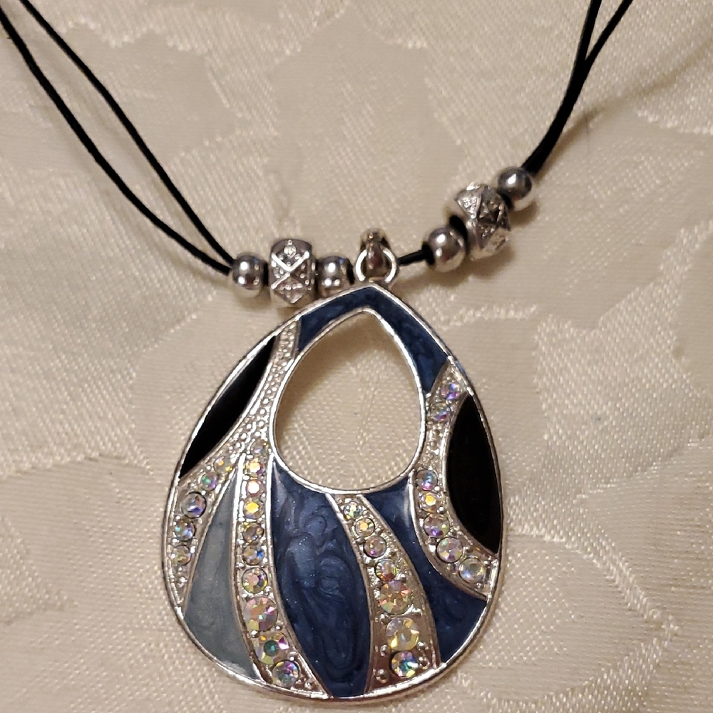 Elegant Blue and Silver Pendant Necklace